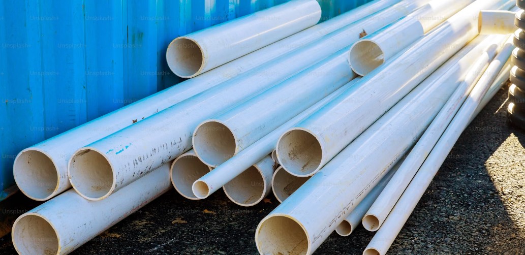 a pile of plastic pvc pipes